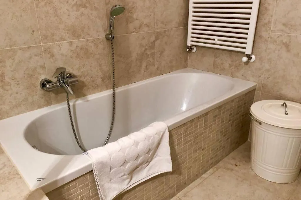 Lenno Panoramica Private Villa Sleeps 8-By Italian Apartments イタリア